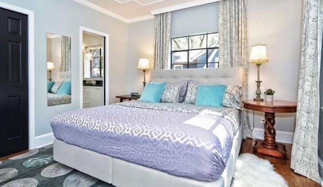 The Home Collection: Boutique Myers Park 2BR Residence · Free Parking· Near Park