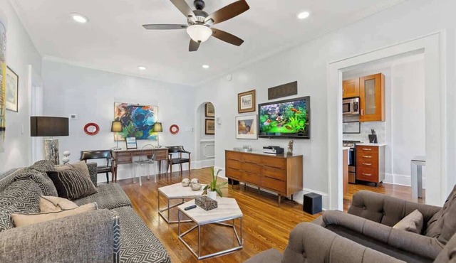 The Home Collection: Step-Free Myers Park 2BR w/Screened Porch