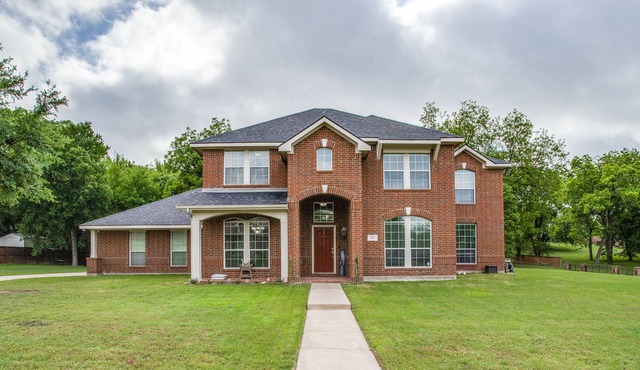 The home is the perfect space for your Family Vacation/Staycation, or Business.