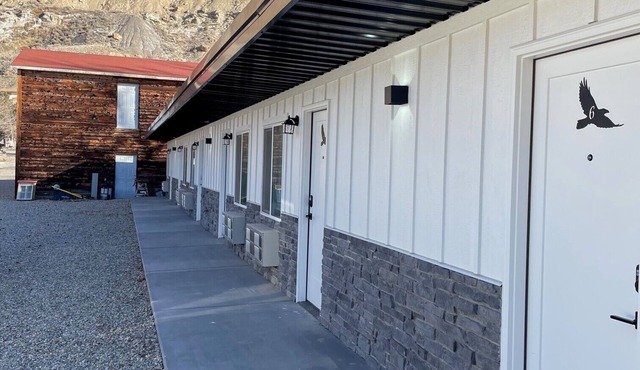 The Homestead- 6 Bedroom/Bathroom Motel- Pet Friendly- Entire Property