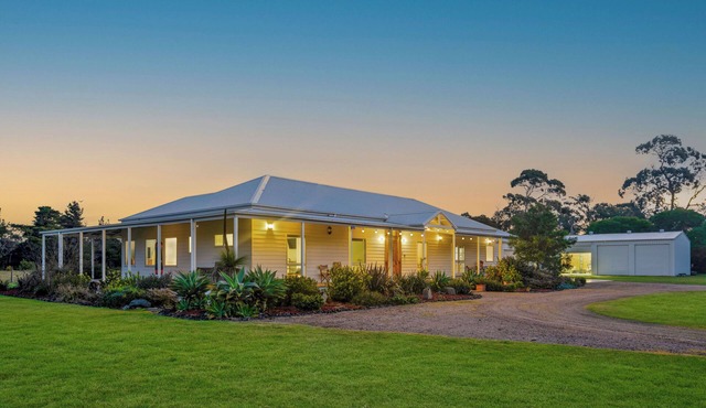 The Homestead at Port Albert. Peaceful and serene, gorgeous 5br homestead.