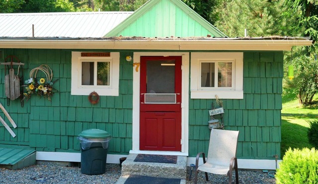 "The Homestead"- Cabin 7