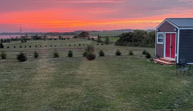 The Homestead, in Bedeque, waterview beach house and hot tub cabin