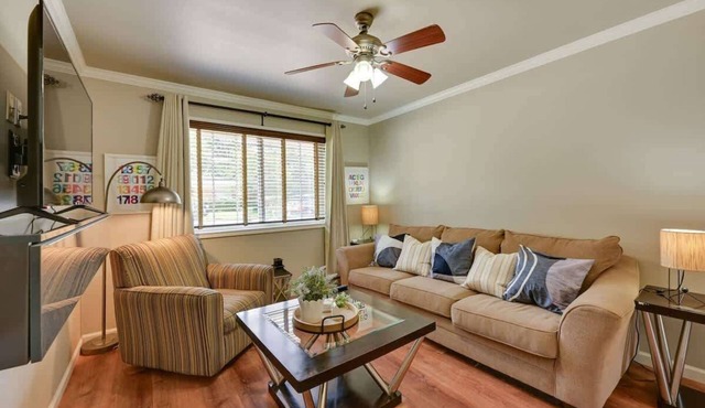 The Homestead | Luxury-Cozy 2BR Apartments Near SFA & Historic Downtown Nacogdoc