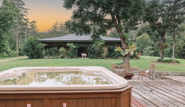 The Homestead on Nulla Nulla- Country property for up to 8 guests & 2 dogs