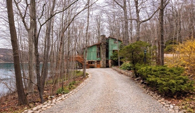 The Homestead ski in ski out lake views sleeps 15