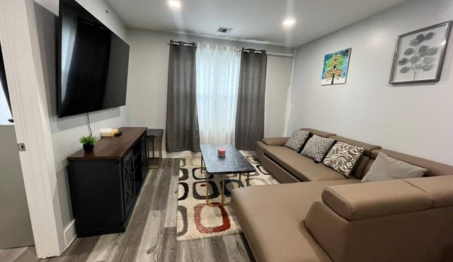 The Homey Suite: 1BR with Luxe Amenities