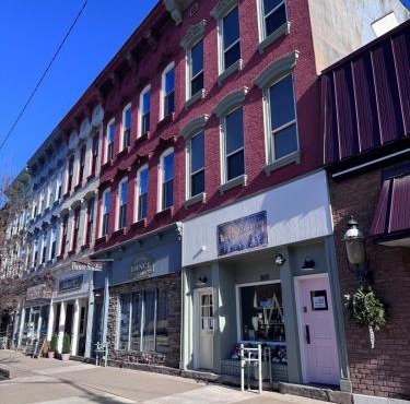 The Honesdale Loft - downtown 3 bedroom