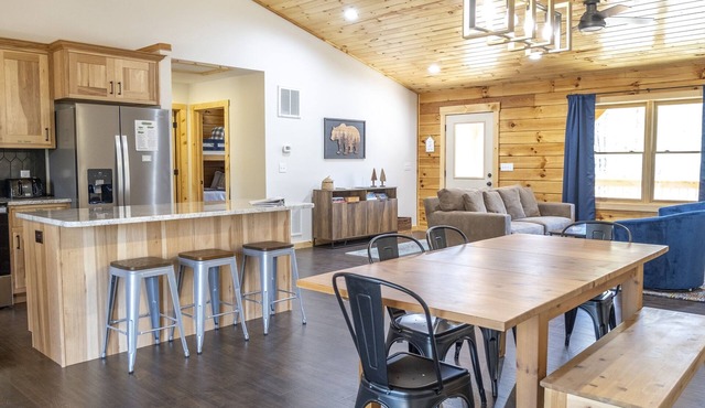 The Honey Bear House: Retreat in the Woods