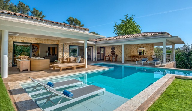 The honey villa near the village of Valbonne