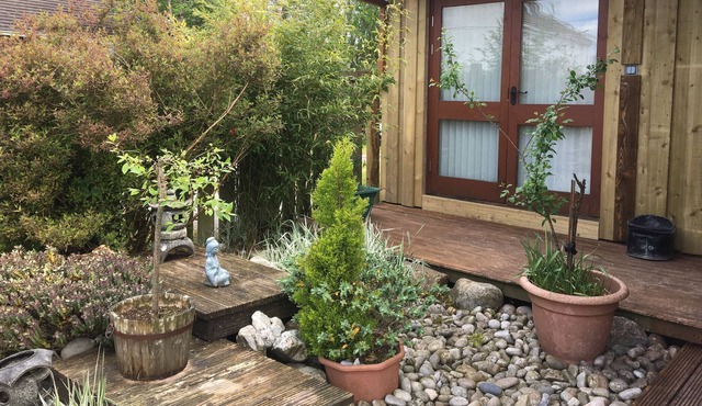 THE HONEYPOT, pet friendly, with a garden in Pembroke