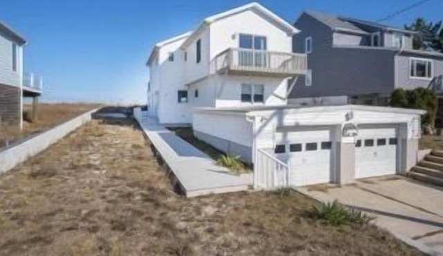 The Hook - 5 BR Fully Updated Home ON private beach in Primehook Beach