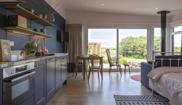 The Hoot : Quirky Pet-Friendly Studio Near Rhosneigr | Managed by Anglesey Holiday Lettings