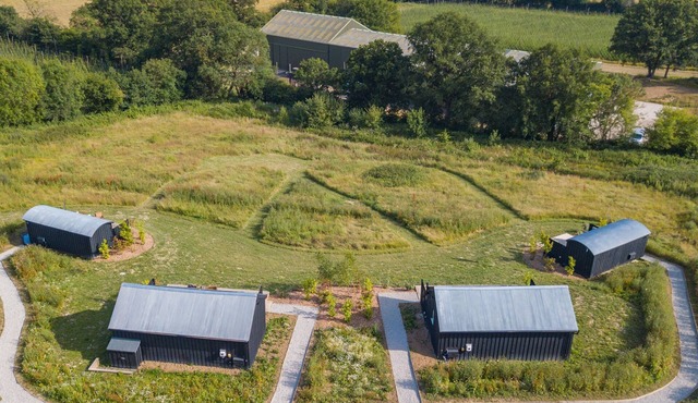 The Hop Farm - a complex by Bloom Stays that sleeps 10 guests in 4 bedrooms and 2 sofa beds