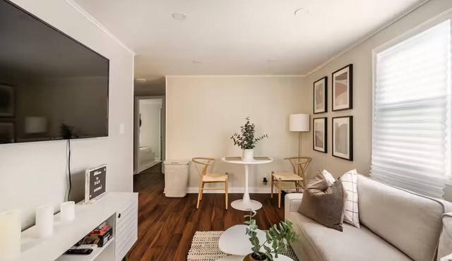 The Horizon Haven 2BR Near EWR NYC Access.