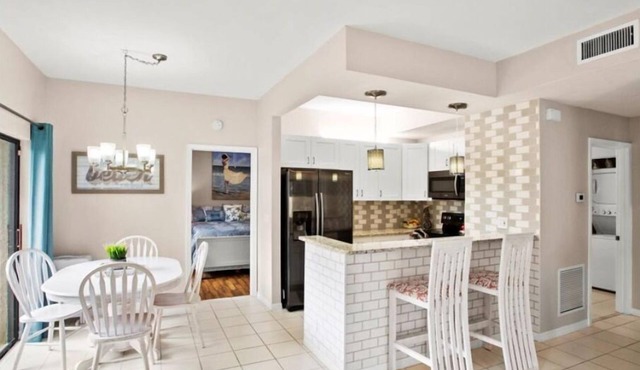 The Horizon Hideaway Walk To The Beach!