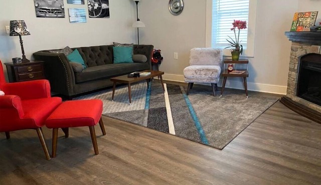 The Hot Rod Suite at Snooze and Cruise Apartments