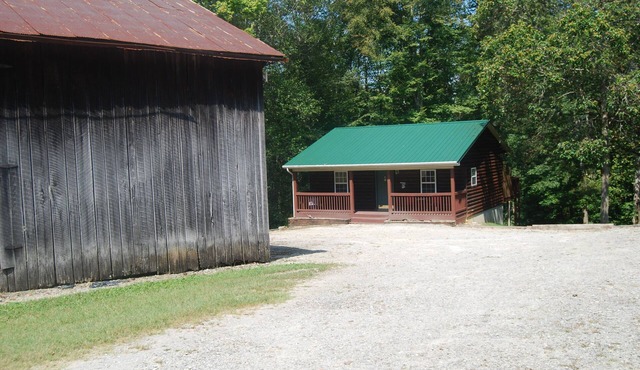 The Hot Tub Cabin at the Barn @ LakePointe Resort - no cleaning fees!