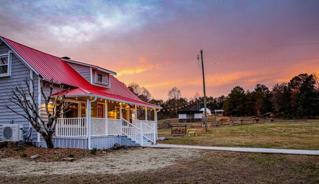 The House at Jocassee Farm with animals & hot tub