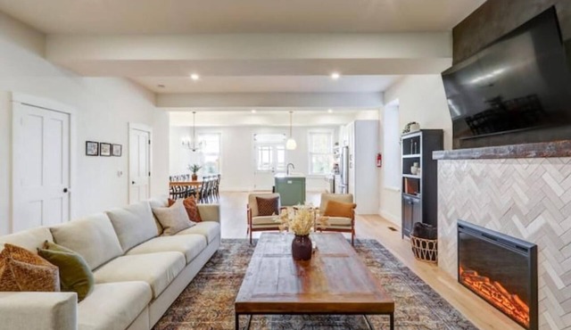 The House at Legacy Manor/Close to Sight & Sound & Downtown Lancaster