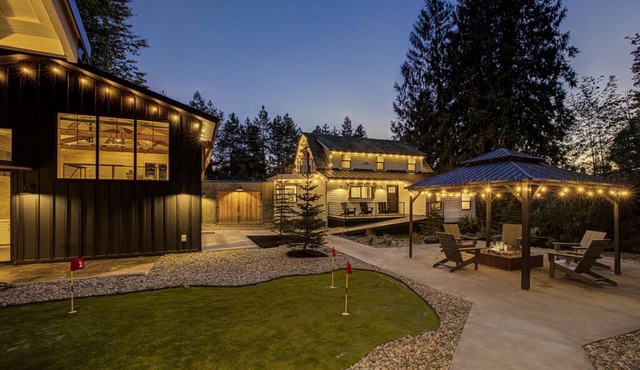 The House at Richardson Creek is a 20 bed Amenity-Rich Dutch Colonial Farmhouse