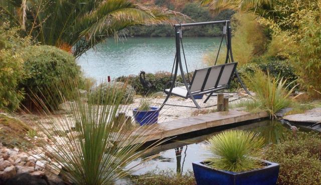 The house feet in the water. Tranquility in the program. spa 7/9 places