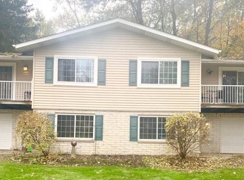 The House Hotels - 4 Beds, huge yard, secluded, and central!