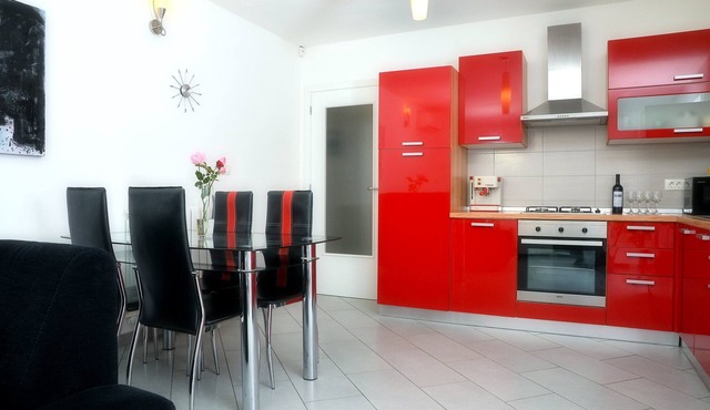 The house is located in a quiet area in the countryside, on the edge of Kanfanar,