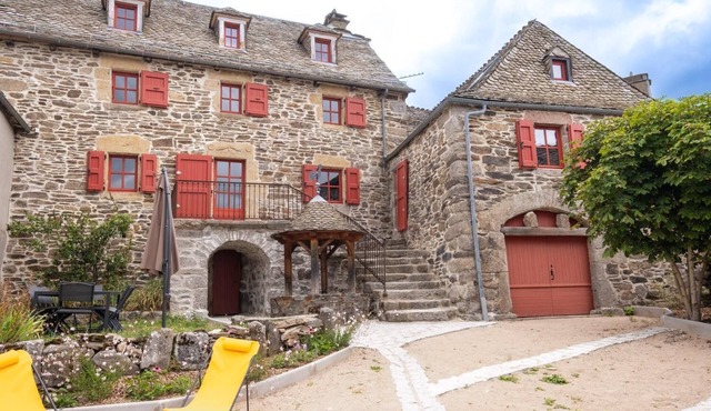 The House - LES SALCES