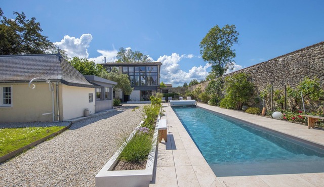 The House of the Harvesters – Charm and Comfort for 2, Terrace and Heated Pool