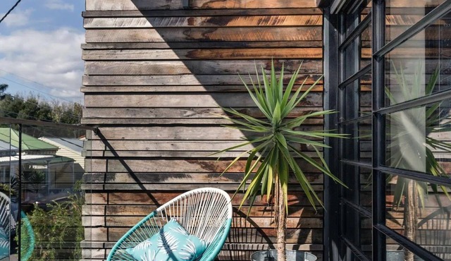 The House of Windsor by Ready Set Stay - Queens Loft