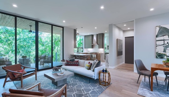 The House of Yes- Luxury Urban Farm House. Walking distance to downtown