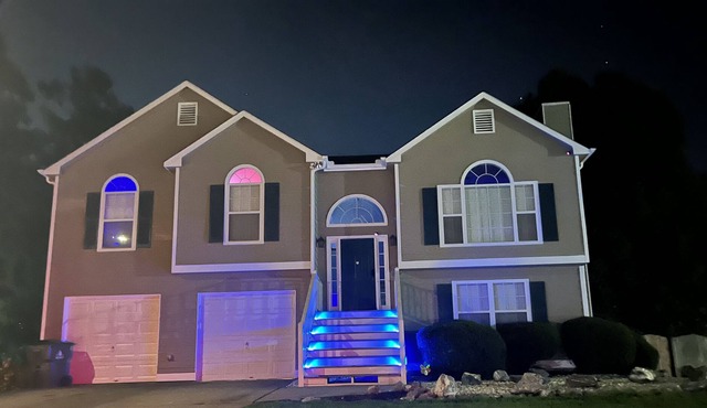 The House of Zen 5BR house with Hot Tub, Movie Theater & exercise room