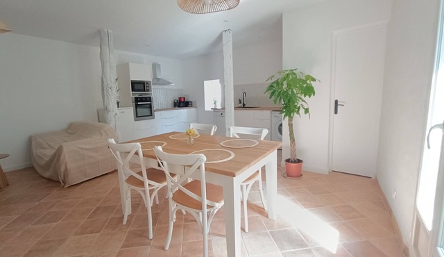 The house on the small square in the center of the village. Parking 50m away.