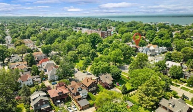 The House on Park: 4 Bedroom/2 Bath Family-Friendly Home in the heart of Erie!