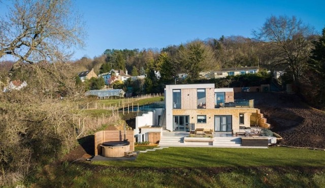 The House On The Hill Heart of Cotswolds Countryside & by Cheltenham Spa Town