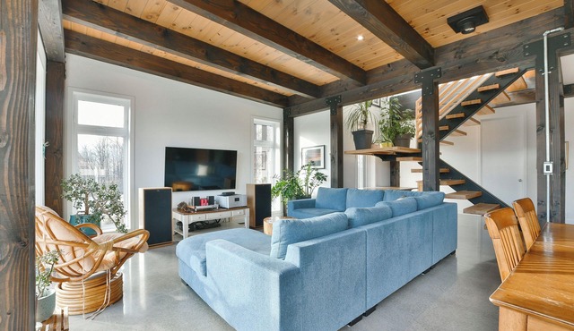 The house on the maple grove. Private land close to local attractions