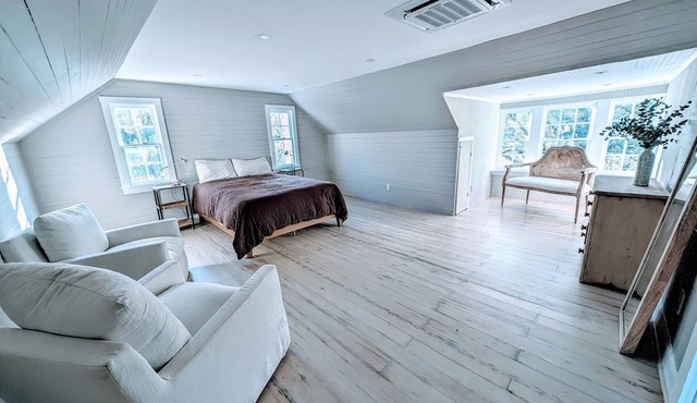 The House on the Hill 1790's Farmhouse DC 35mins