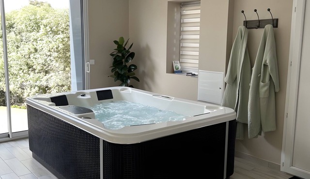 The House – Private Suite with Spa 3 km from the Sea
