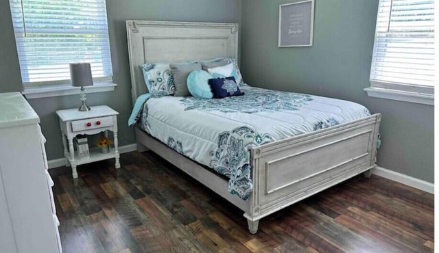 The Houston House: Convenient, Clean, and Newly Remodeled Home