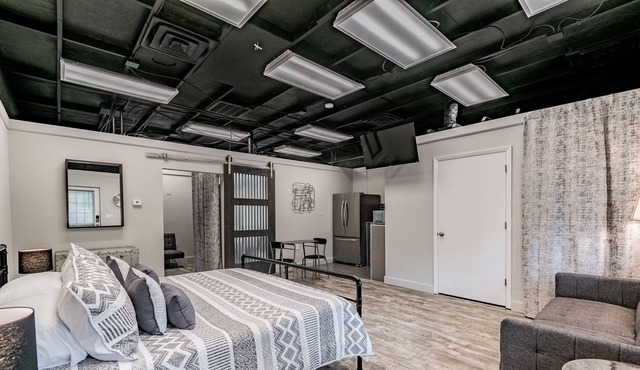 The Howard - Industrial Studio - Downtown Location!