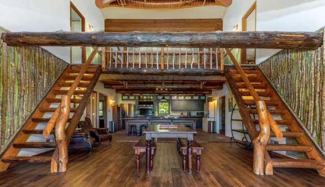 The Howling Buck Lodge