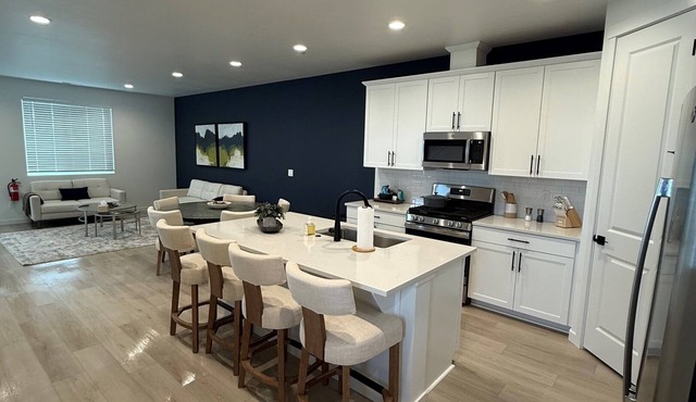 The Hub Spacious 3 Bed, 3 Bath Getaway in Star, Idaho