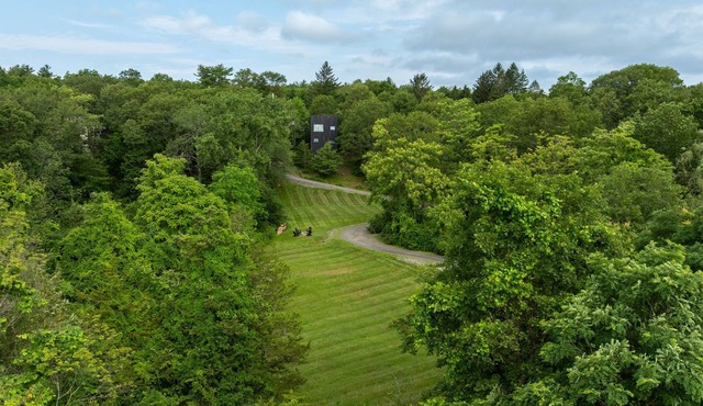 The Hudson Lookout: A Modern Watchtower w/Sauna and Mountaintop Views