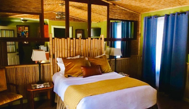 The Huisache Room - The Ranch House Motel