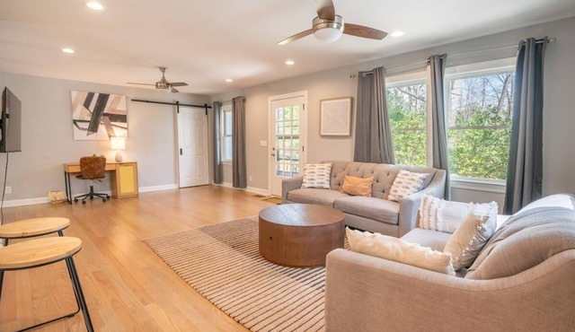 The Hume Estate. Modern 4br Home + Lovely Yard!