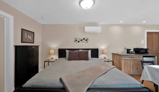 The Hummingbird- A Room With a Forest View!