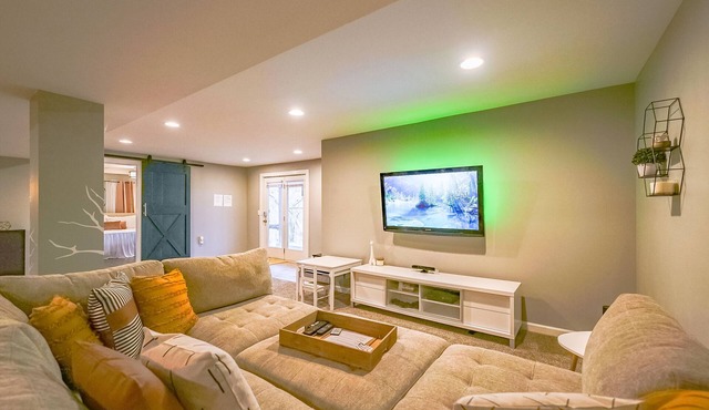 The Hummingbird Hideaway with a Hillside View