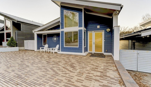 The Hummingbird: Modern North Shore Home w/Fire Pit & Walk to Coolidge Park