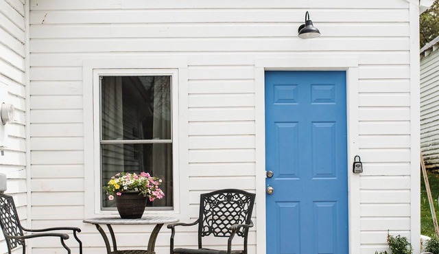 The Hunker Inn- Charming apartment in a historic building in Sinks Grove